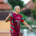 Pelatih Persis Solo Optimistis! Identifikasi Kelemahan Persebaya, Siap Bawa Pulang Poin Penuh!