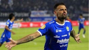 Tyronne Del Pino Raih Gelar Pemain Terbaik: Kemenangan Telak Atas Nominasi Lain!