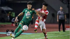 Persebaya Vs Persis: Duel Lini Tengah Paling Panas! Siapa Yang Akan Kuasai Laga Malam Ini?